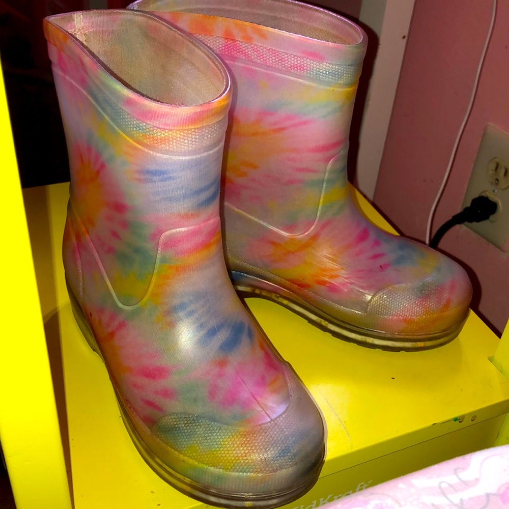 Tye die rainbow rain boots size 1 in kids